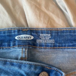 Old Navy Rockstar super High Rise Skinny Size 14 short